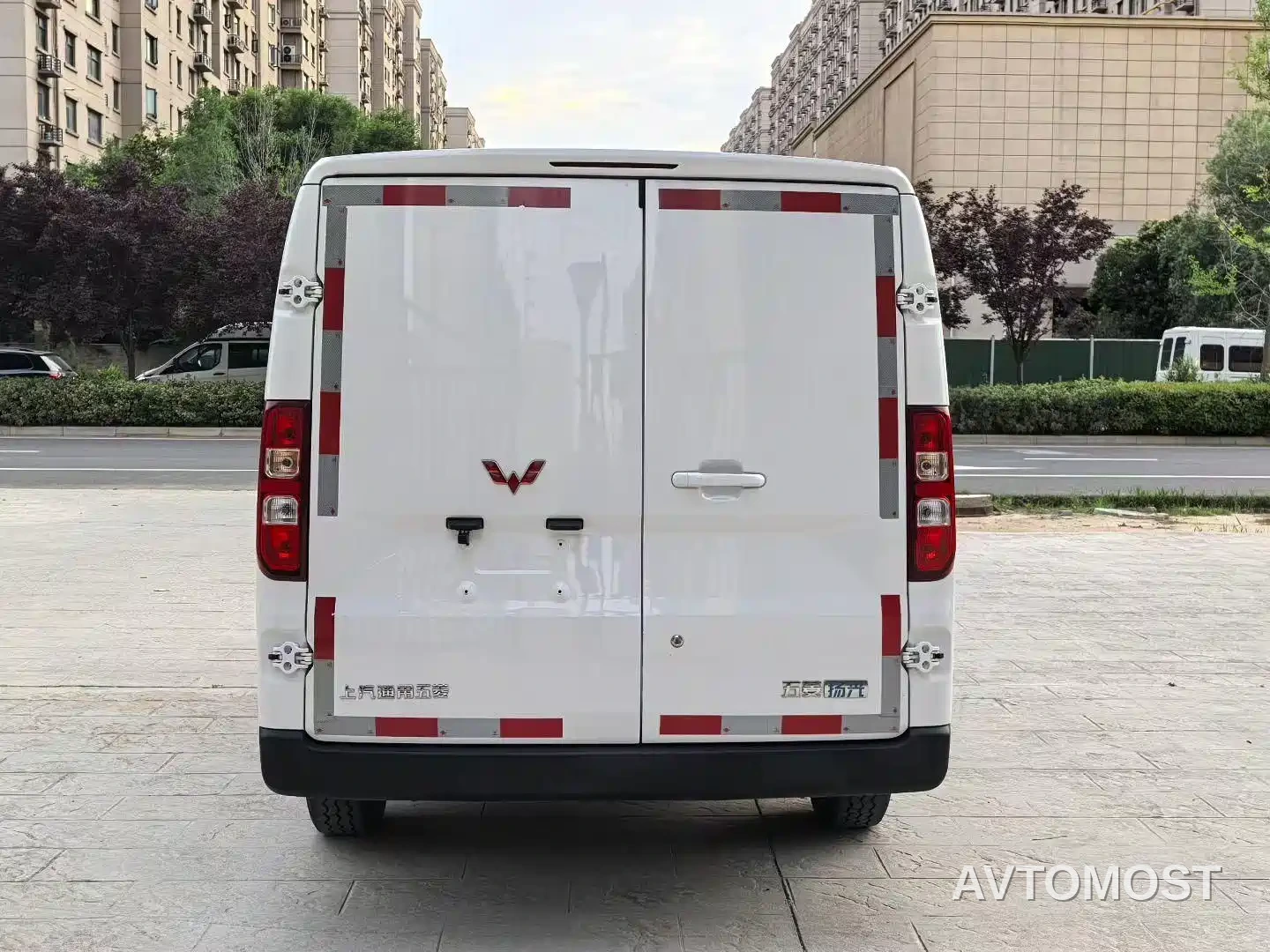 Wuling Yangguang 2024 300km Practical Enclosed Window Version 60kW — фото 8