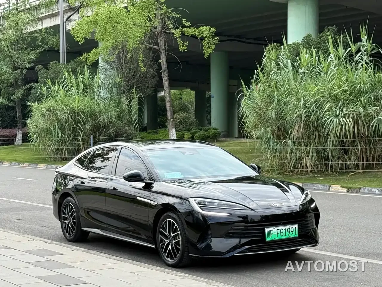 BYD Seal 2024 Glory Edition DM-i 1.5L 121km Prestige — фото 2