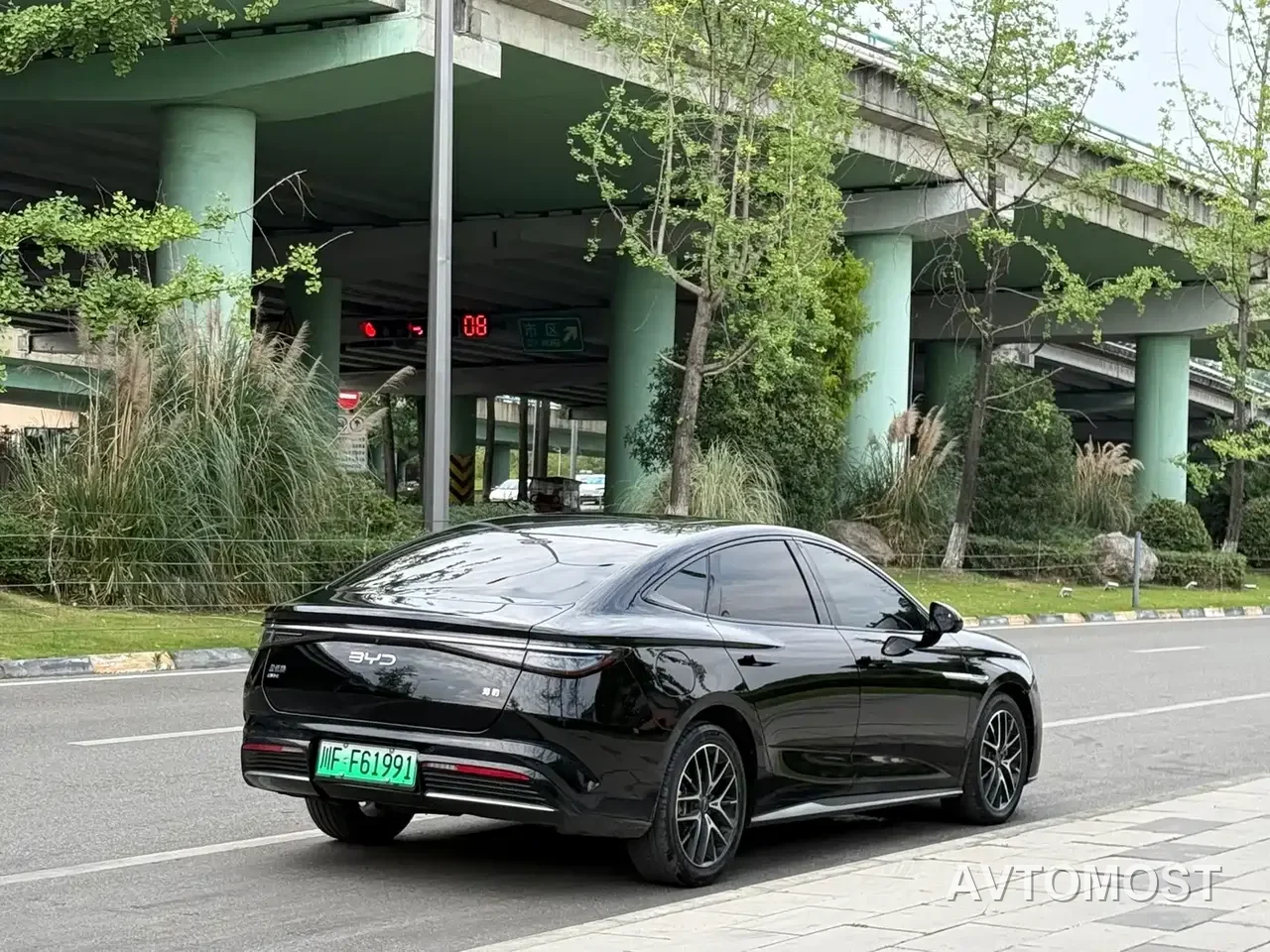 BYD Seal 2024 Glory Edition DM-i 1.5L 121km Prestige — фото 13