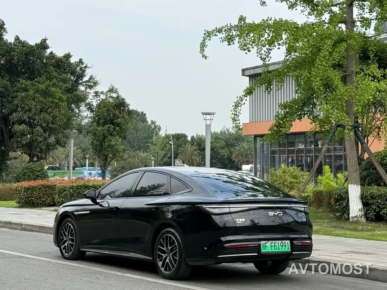 BYD Seal 2024 Glory Edition DM-i 1.5L 121km Prestige — фото 16