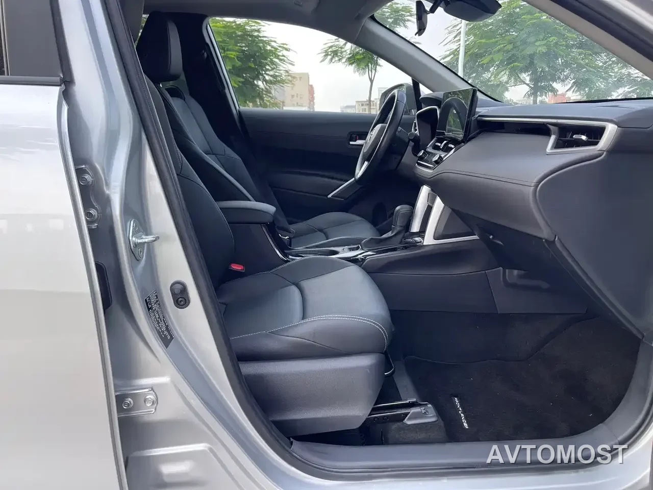 Toyota Frontlander 2024 2.0L Smart Hybrid Dual Engine Luxury Edition — фото 10