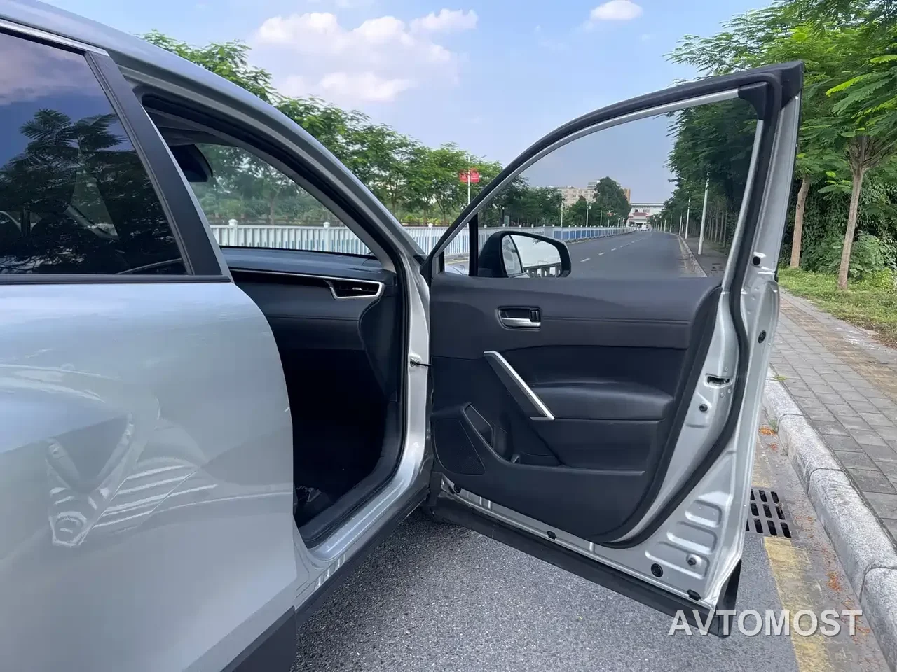 Toyota Frontlander 2024 2.0L Smart Hybrid Dual Engine Luxury Edition — фото 12