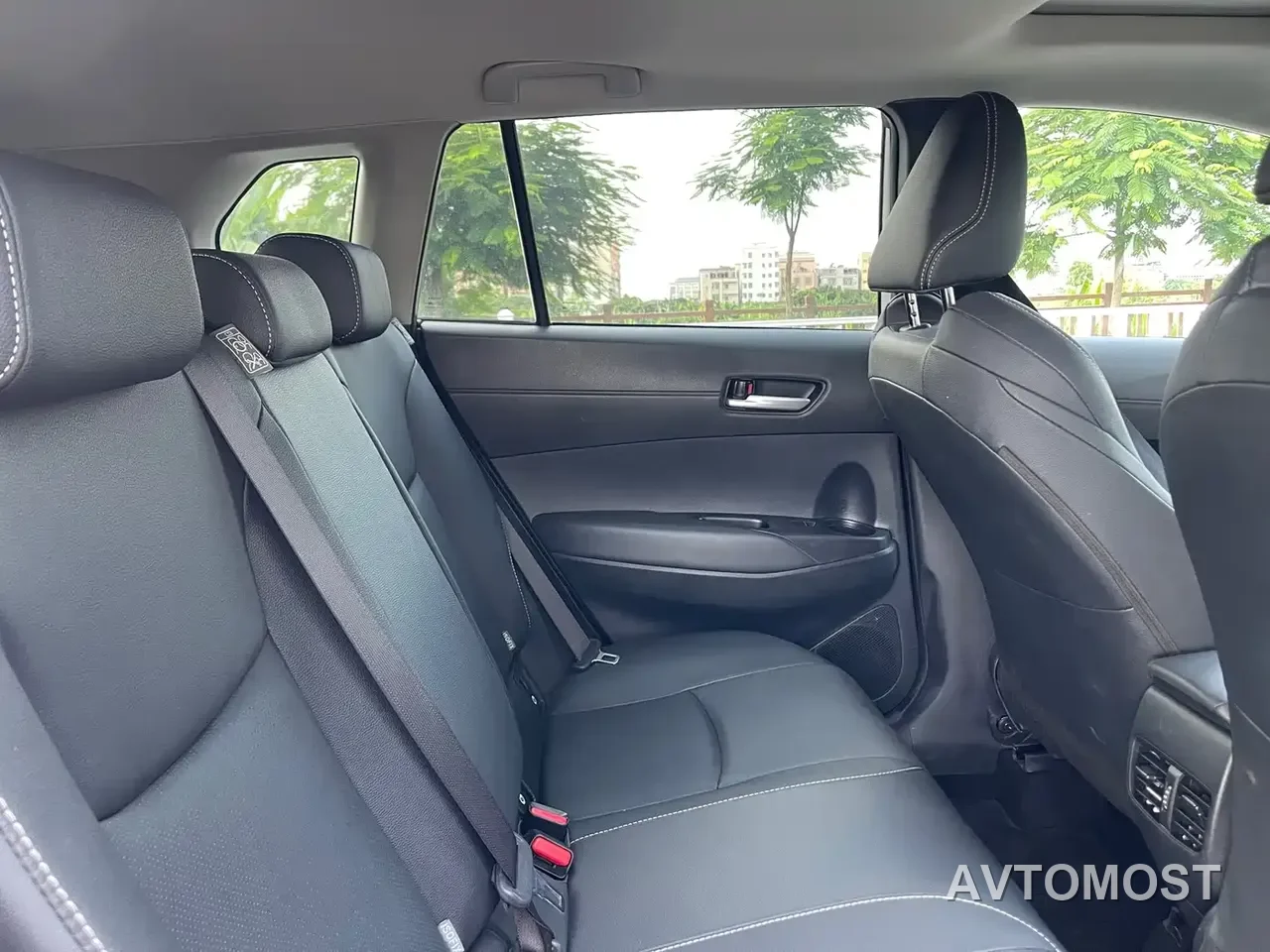 Toyota Frontlander 2024 2.0L Smart Hybrid Dual Engine Luxury Edition — фото 14