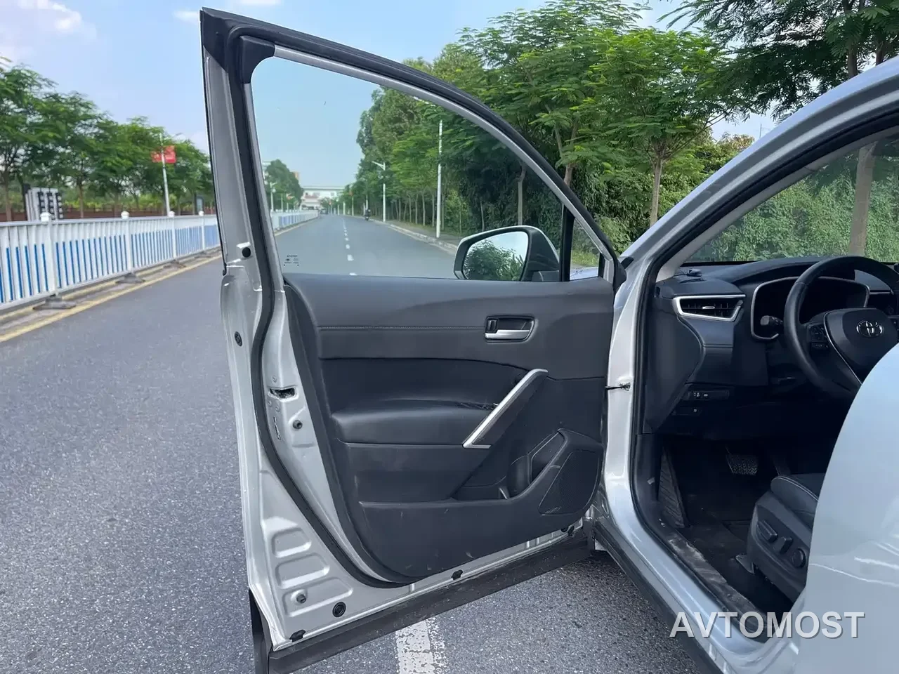 Toyota Frontlander 2024 2.0L Smart Hybrid Dual Engine Luxury Edition — фото 20