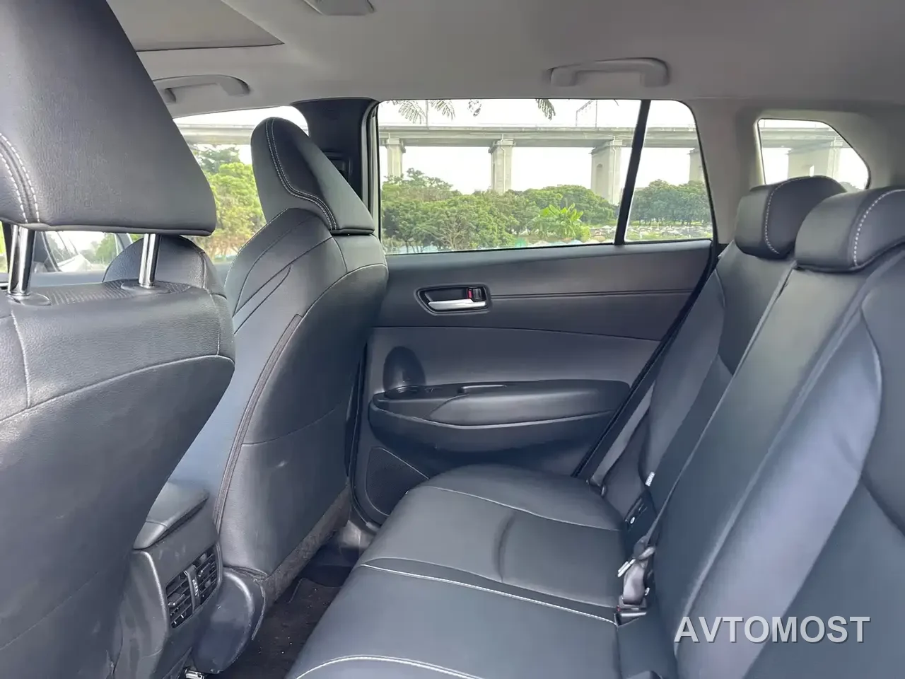 Toyota Frontlander 2024 2.0L Smart Hybrid Dual Engine Luxury Edition — фото 22