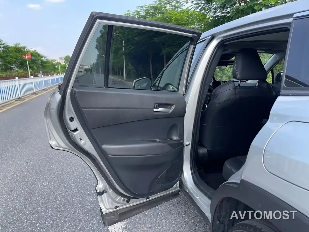 Toyota Frontlander 2024 2.0L Smart Hybrid Dual Engine Luxury Edition — фото 24
