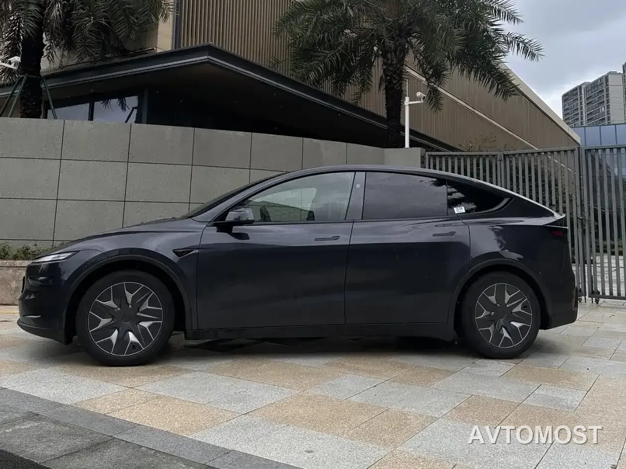 Tesla Model Y L 2025 Facelift Long Range AWD — фото 4