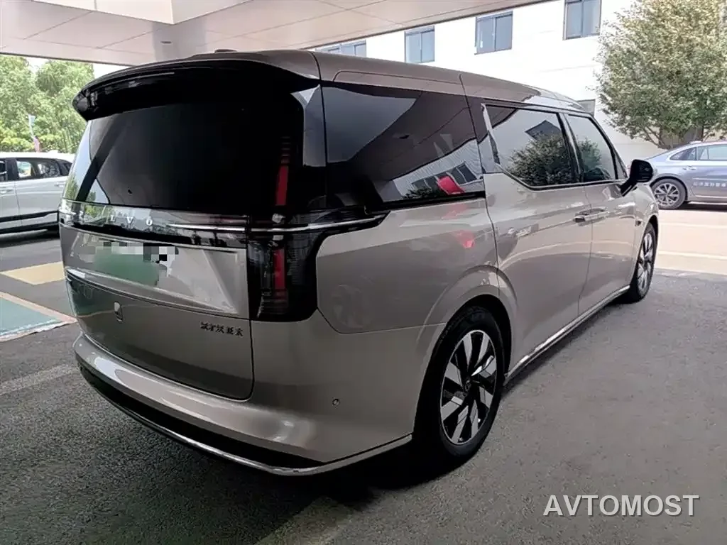 Volvo EM90 2025 Ultra Six-Seater — фото 5