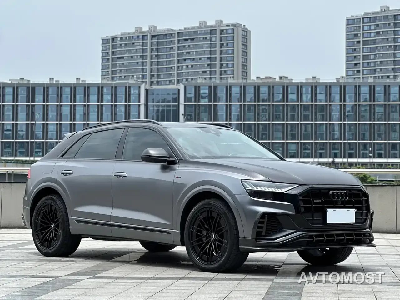 Audi Q8 2021 Model 55 TFSI Premium Dynamic — фото 3