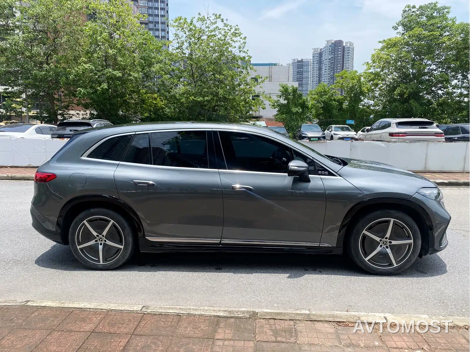 Mercedes-Benz EQS SUV 2023 450 4MATIC Pioneer Edition — фото 8