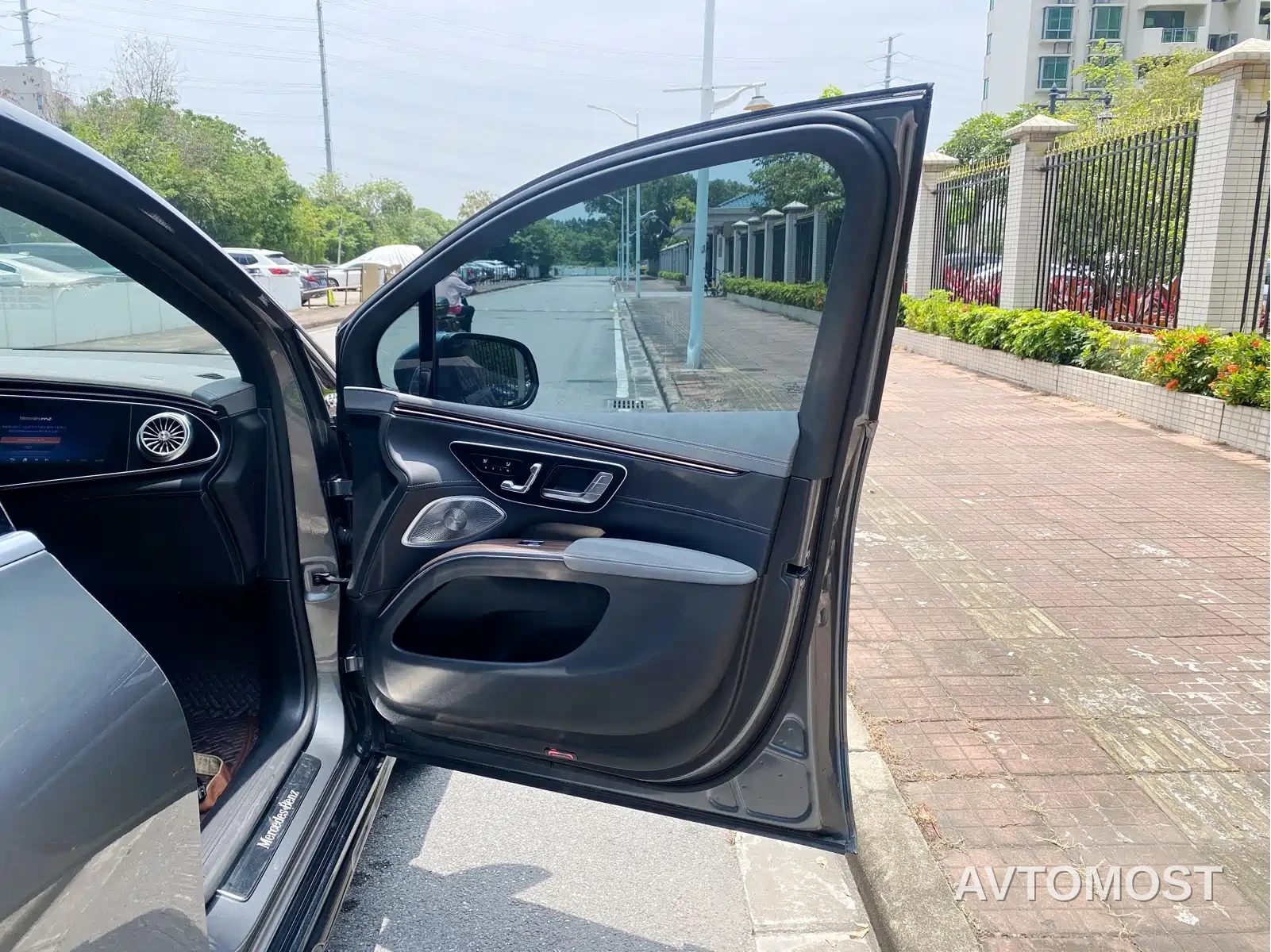 Mercedes-Benz EQS SUV 2023 450 4MATIC Pioneer Edition — фото 9