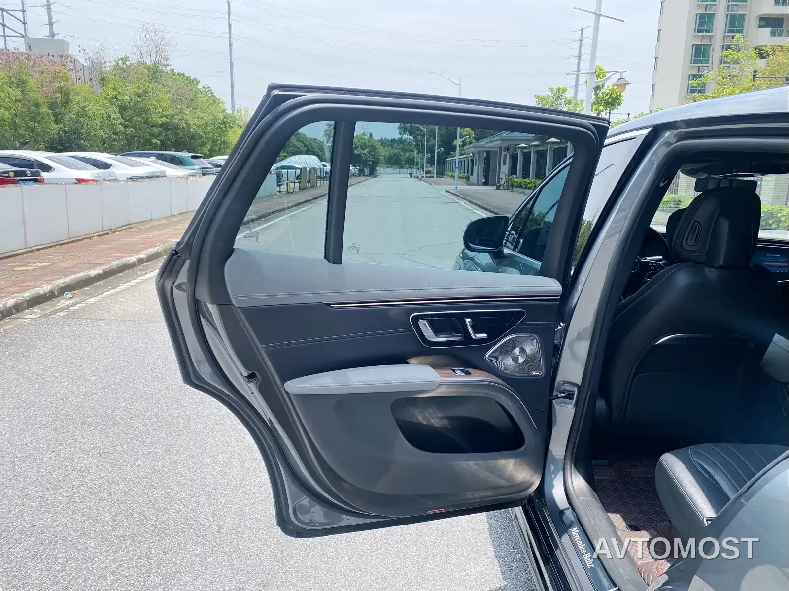 Mercedes-Benz EQS SUV 2023 450 4MATIC Pioneer Edition — фото 10