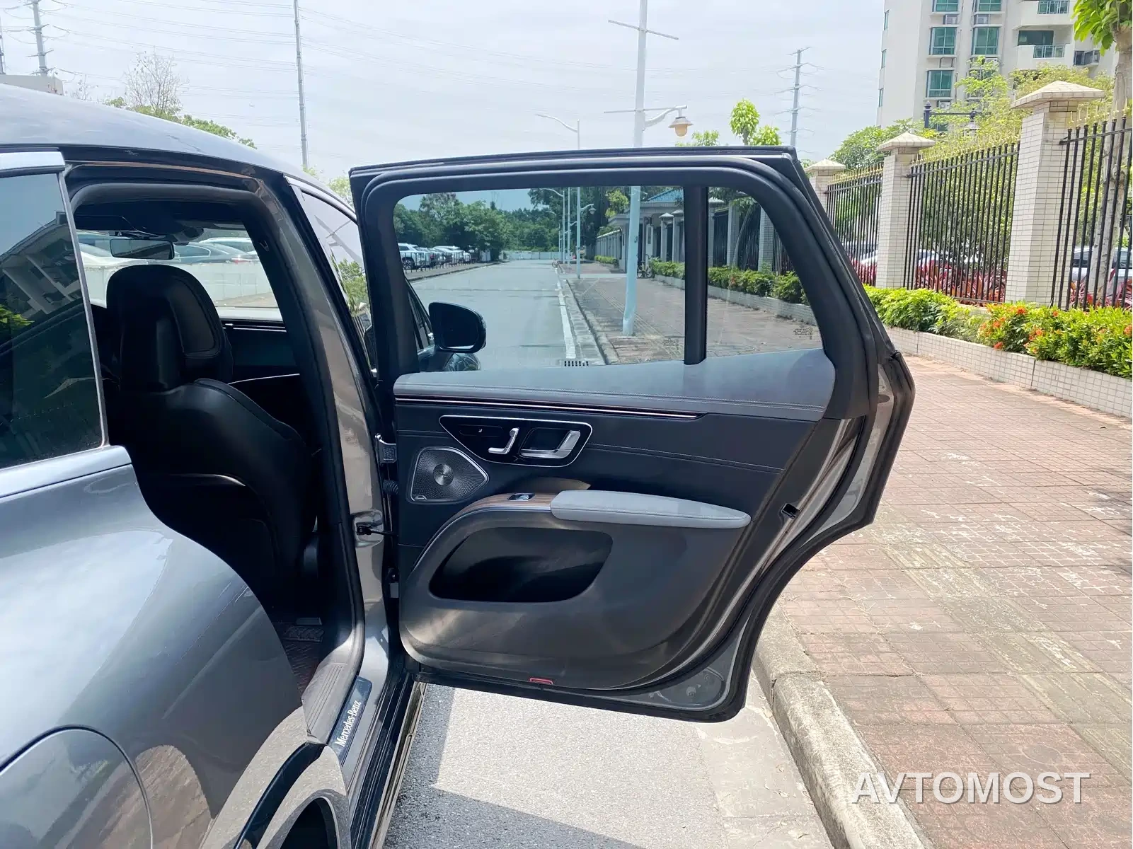 Mercedes-Benz EQS SUV 2023 450 4MATIC Pioneer Edition — фото 12
