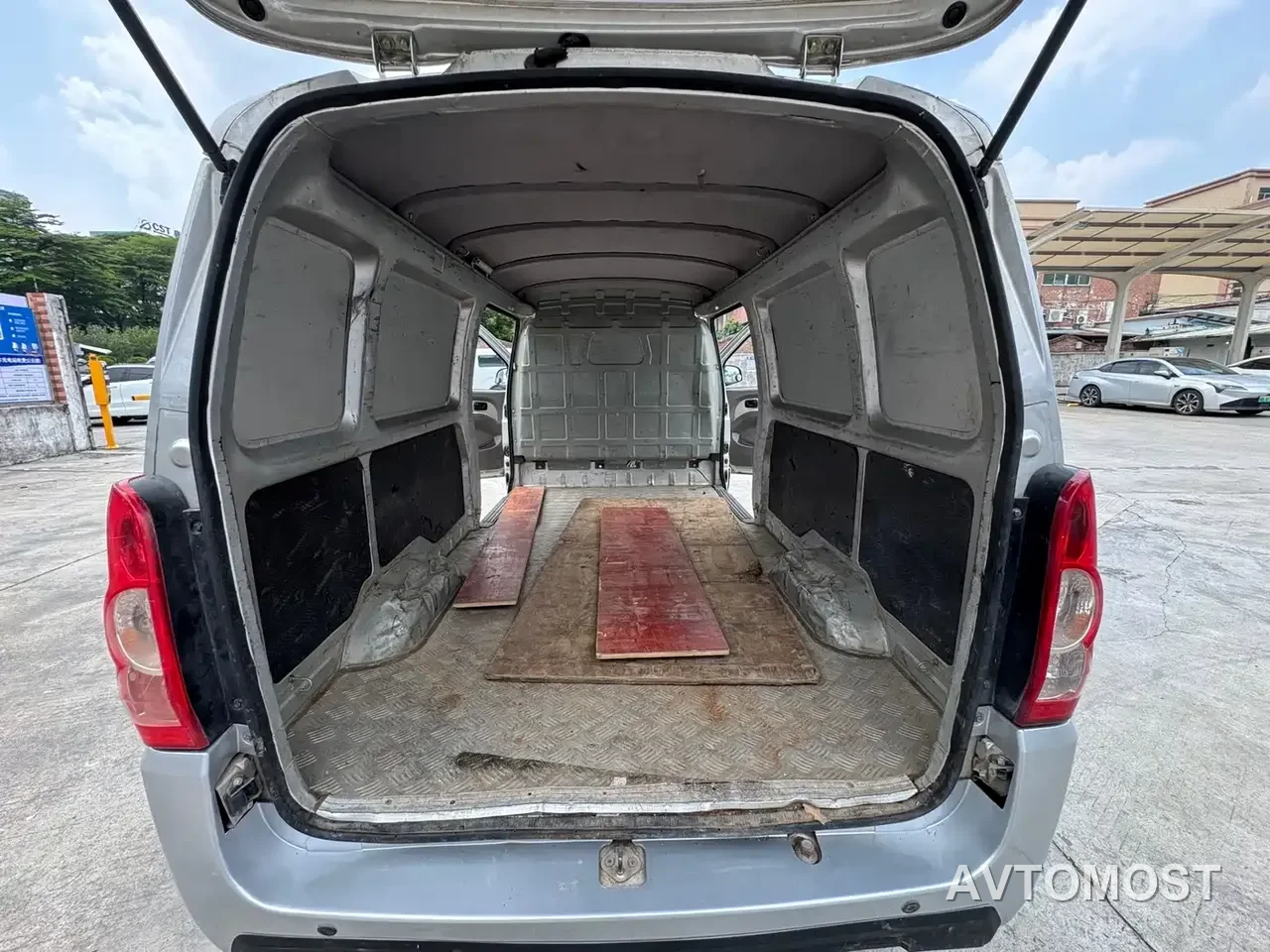 Wuling EV50 2021 Van Logistics Vehicle with Lishen 41.6kWh Tongyu Electronic Control — фото 9