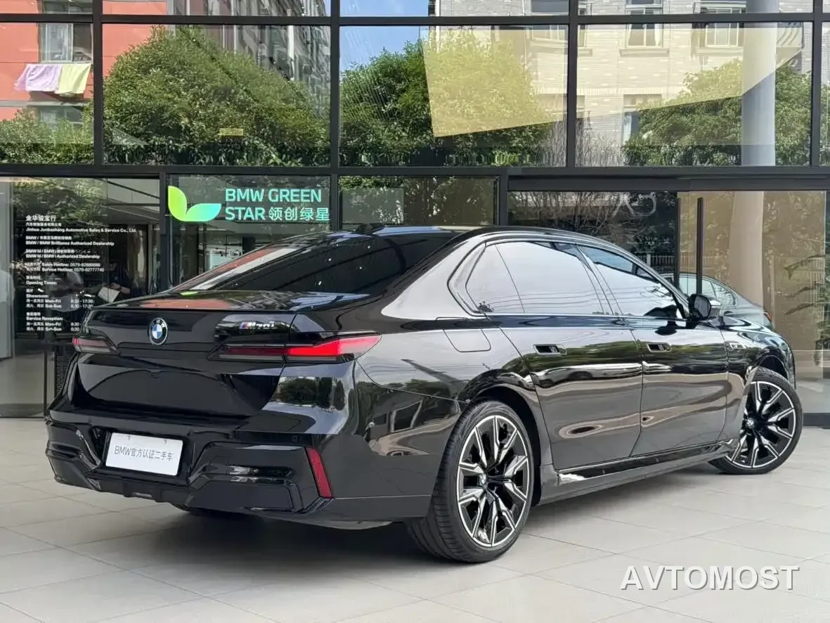 BMW i7 M70L 2023 M70L — фото 5