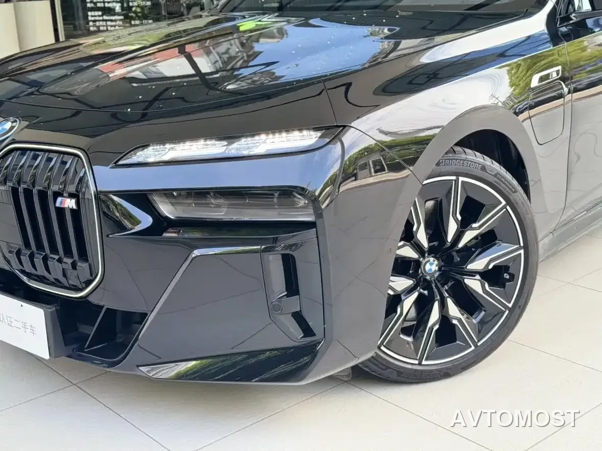 BMW i7 M70L 2023 M70L — фото 6