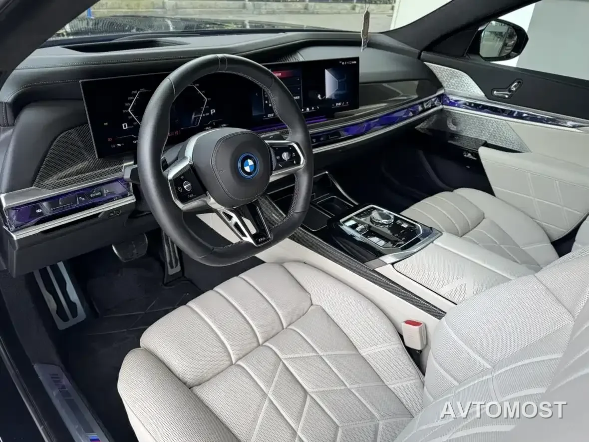 BMW i7 M70L 2023 M70L — фото 11