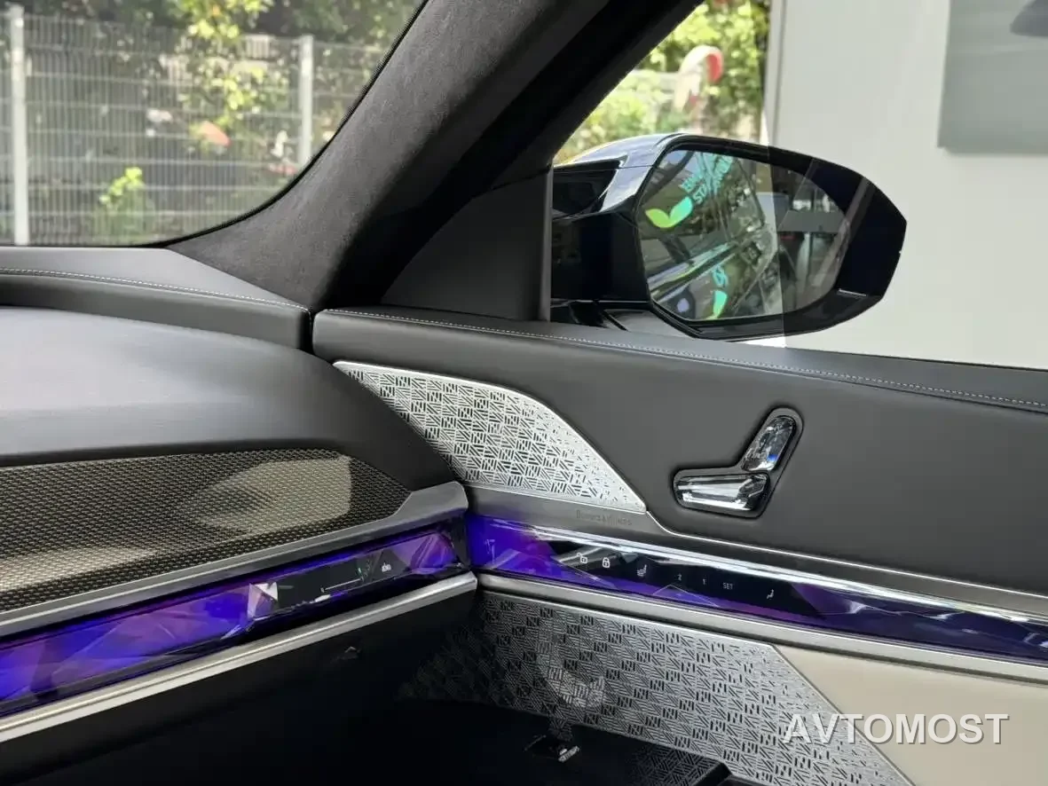 BMW i7 M70L 2023 M70L — фото 15