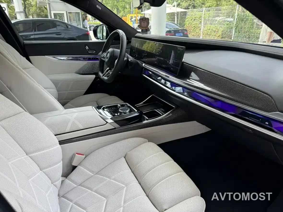 BMW i7 M70L 2023 M70L — фото 18