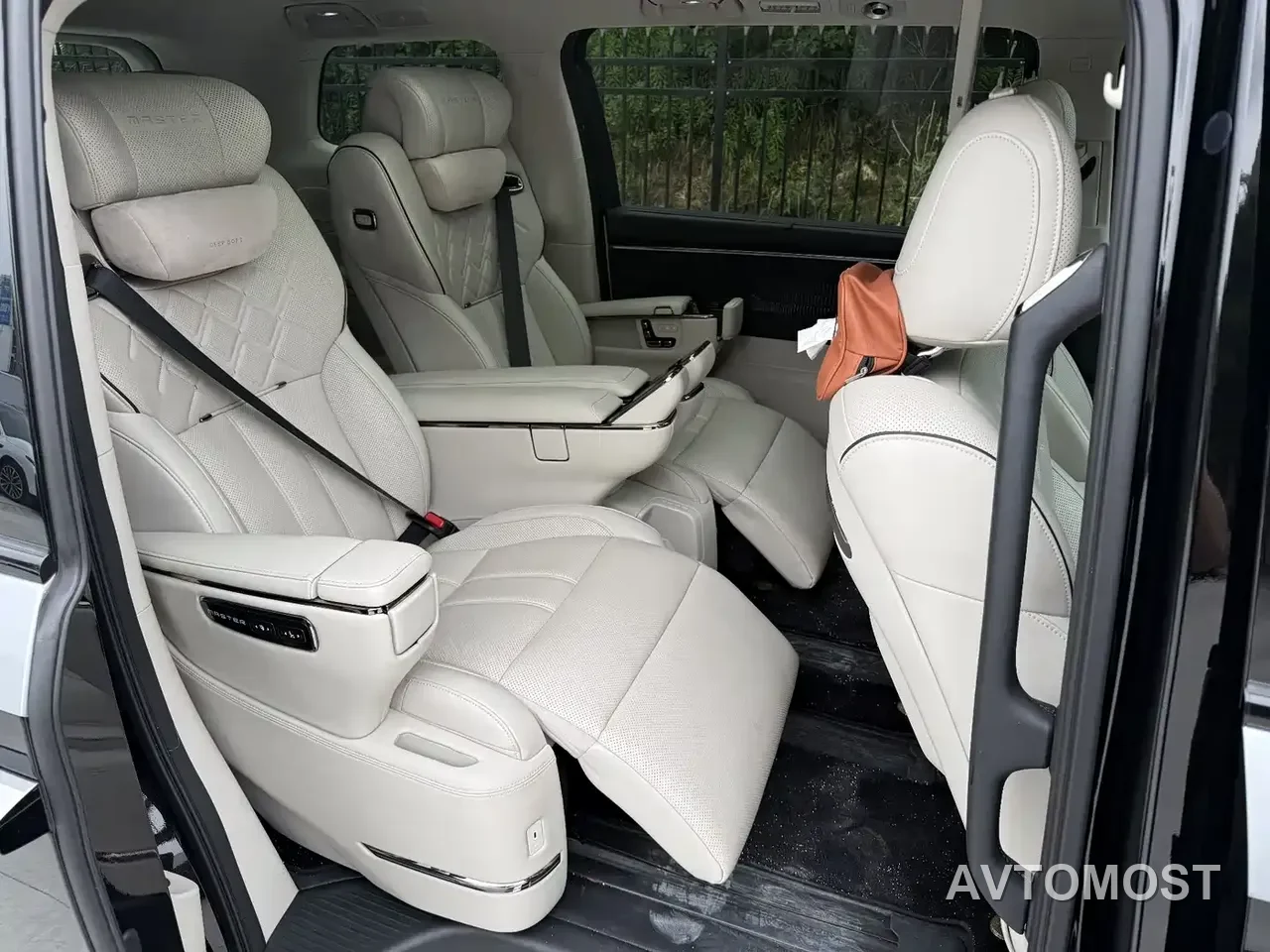 GAC Trumpchi Xiangwang M8 2025 Model QianKun Series Ultra First Class — фото 11