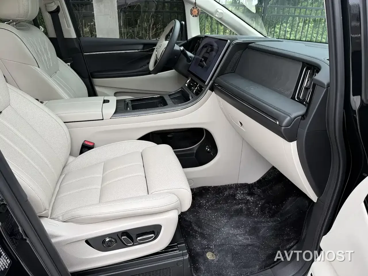GAC Trumpchi Xiangwang M8 2025 Model QianKun Series Ultra First Class — фото 13