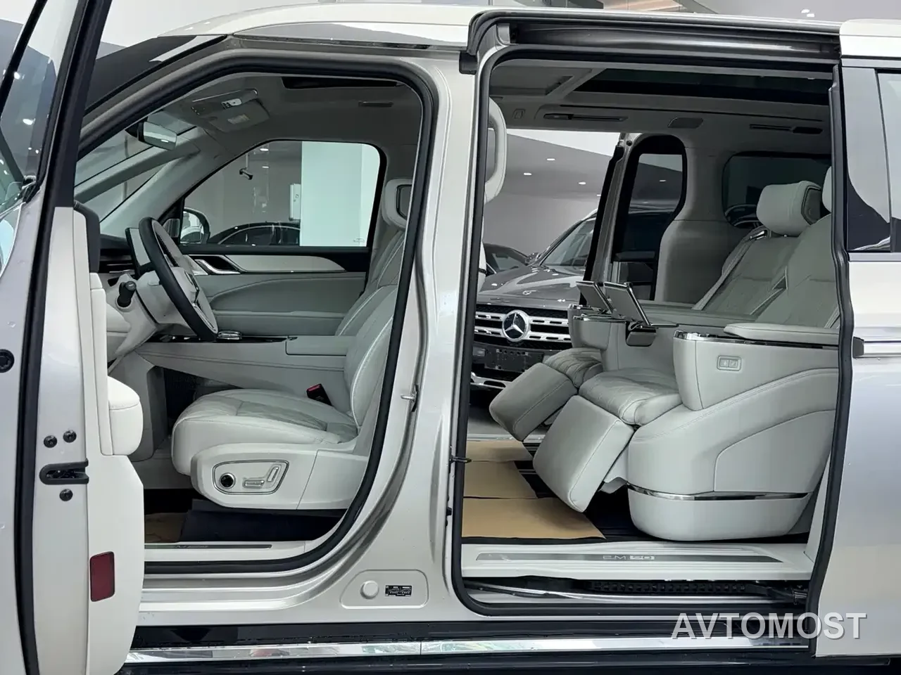 Volvo EM90 2025 Ultra Six-Seater — фото 10