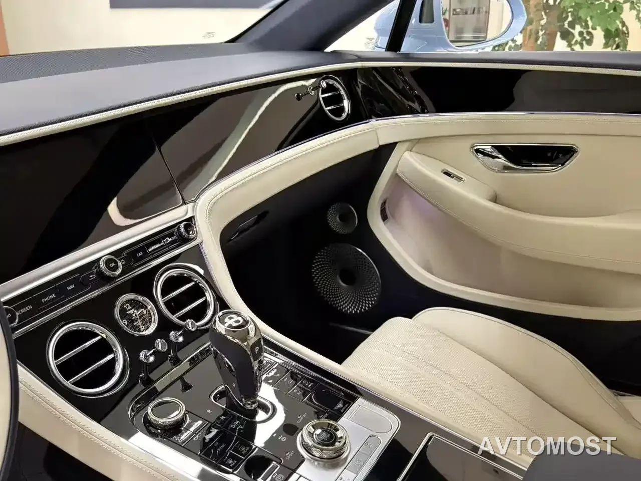 Bentley Continental Plug-in Hybrid 2026 GT Base Model — фото 4