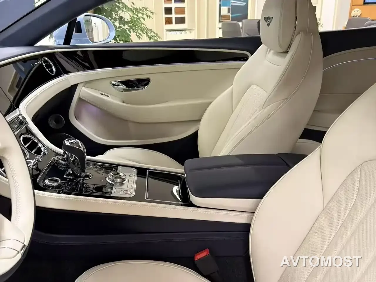 Bentley Continental Plug-in Hybrid 2026 GT Base Model — фото 6