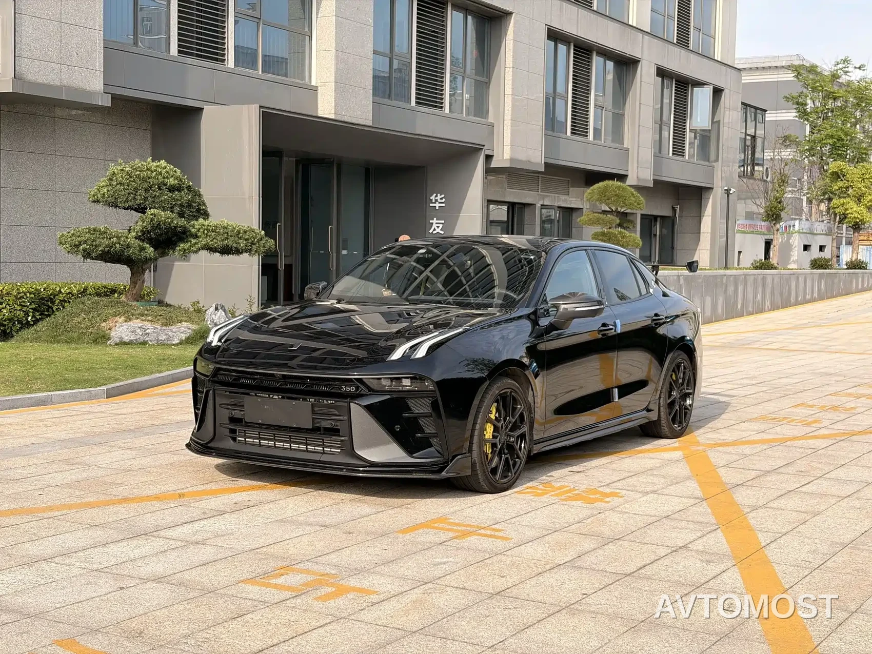 Lynk & Co 03 2023 03+ Racing AWD Edition — фото 1