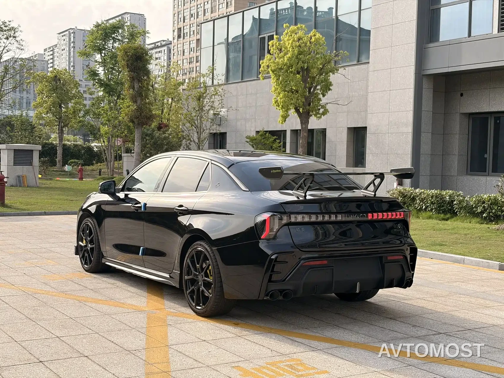 Lynk & Co 03 2023 03+ Racing AWD Edition — фото 18