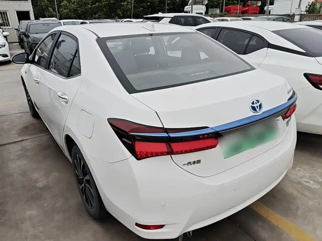 Toyota Corolla Twin Engine E+ 2019 1.8L E-CVT Leading Edition — фото 5