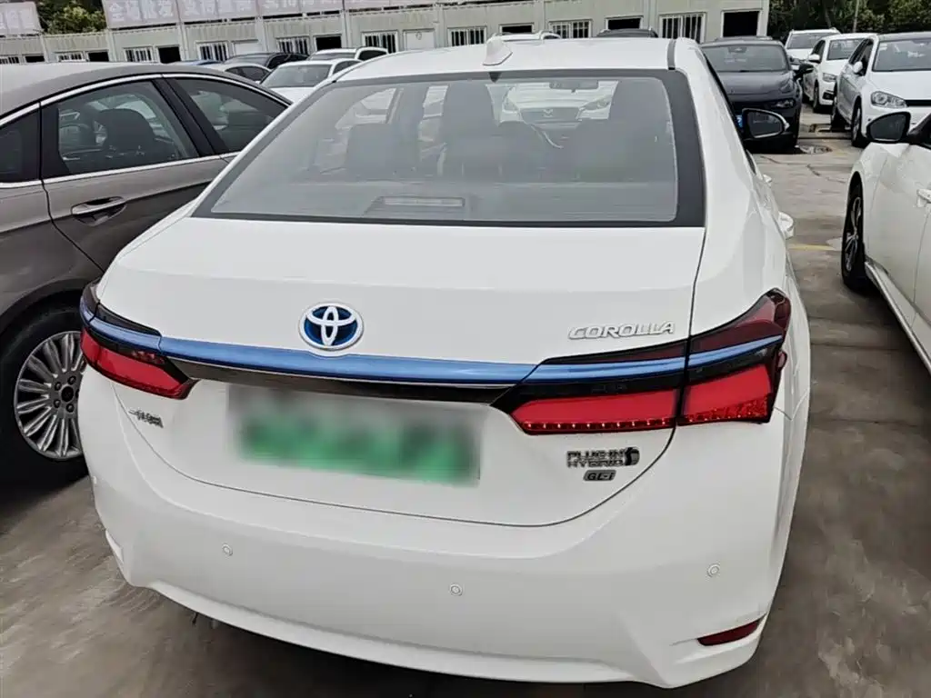 Toyota Corolla Twin Engine E+ 2019 1.8L E-CVT Leading Edition — фото 6
