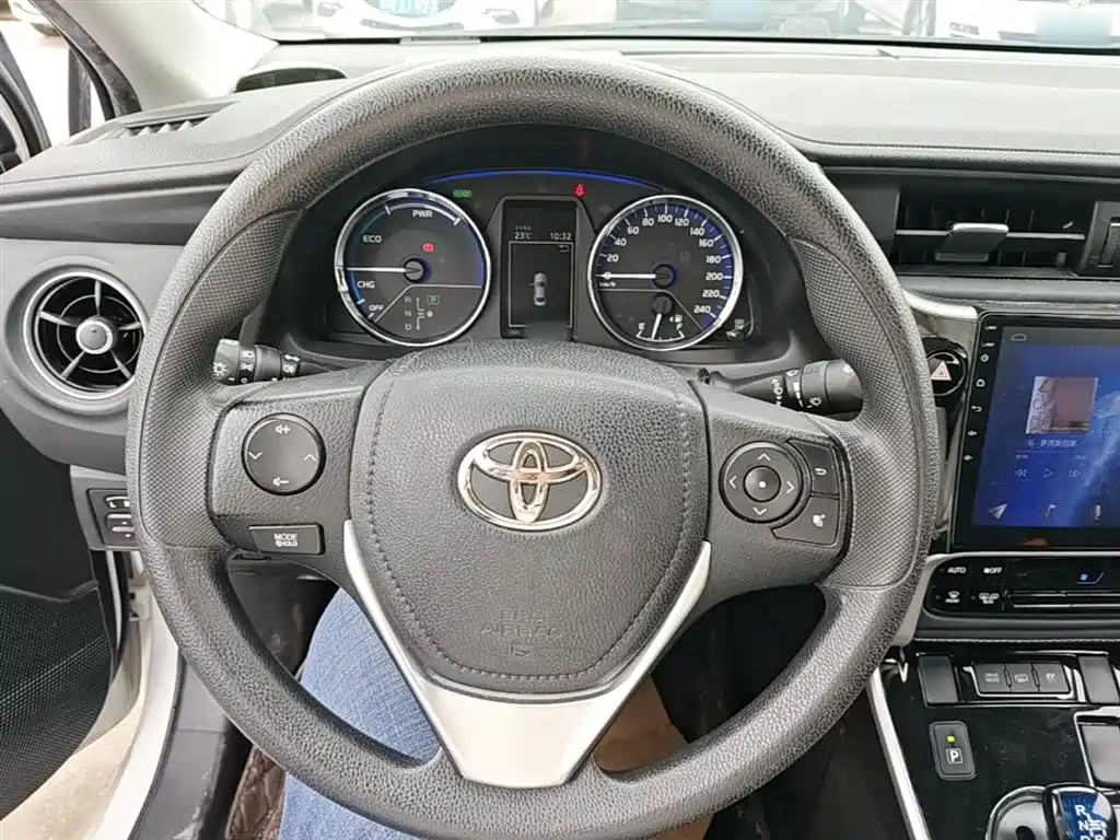 Toyota Corolla Twin Engine E+ 2019 1.8L E-CVT Leading Edition — фото 10