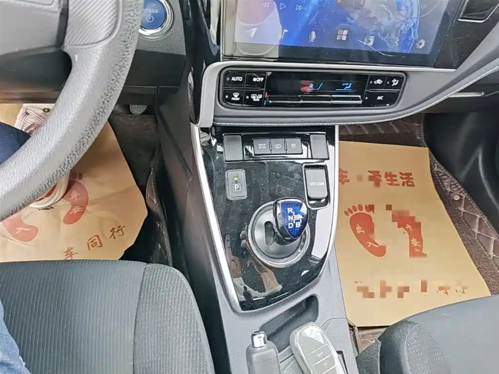 Toyota Corolla Twin Engine E+ 2019 1.8L E-CVT Leading Edition — фото 13