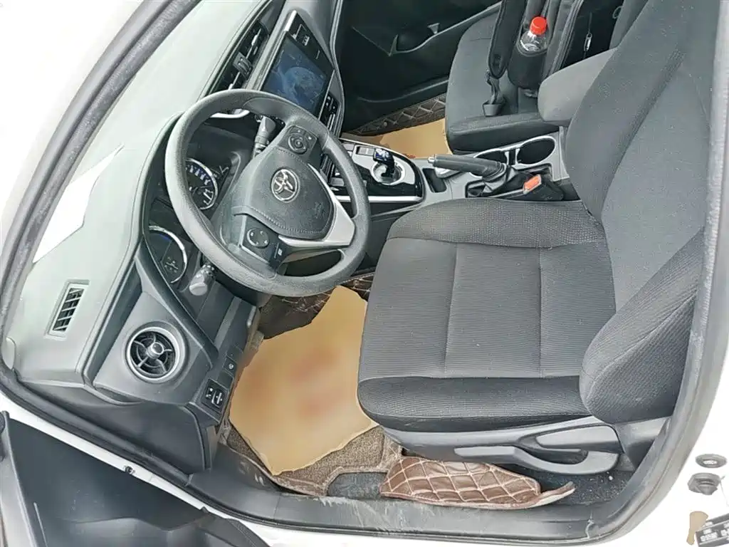 Toyota Corolla Twin Engine E+ 2019 1.8L E-CVT Leading Edition — фото 14