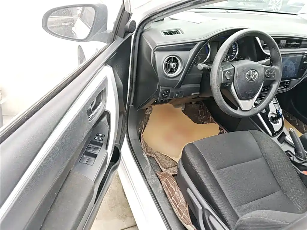 Toyota Corolla Twin Engine E+ 2019 1.8L E-CVT Leading Edition — фото 15