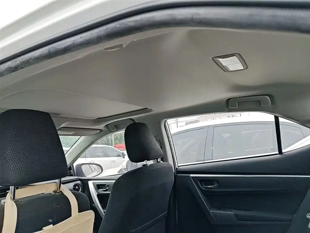 Toyota Corolla Twin Engine E+ 2019 1.8L E-CVT Leading Edition — фото 17