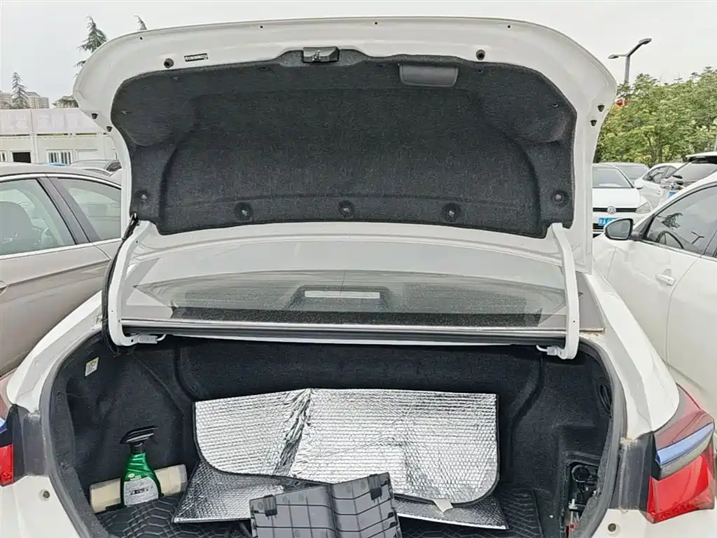 Toyota Corolla Twin Engine E+ 2019 1.8L E-CVT Leading Edition — фото 18