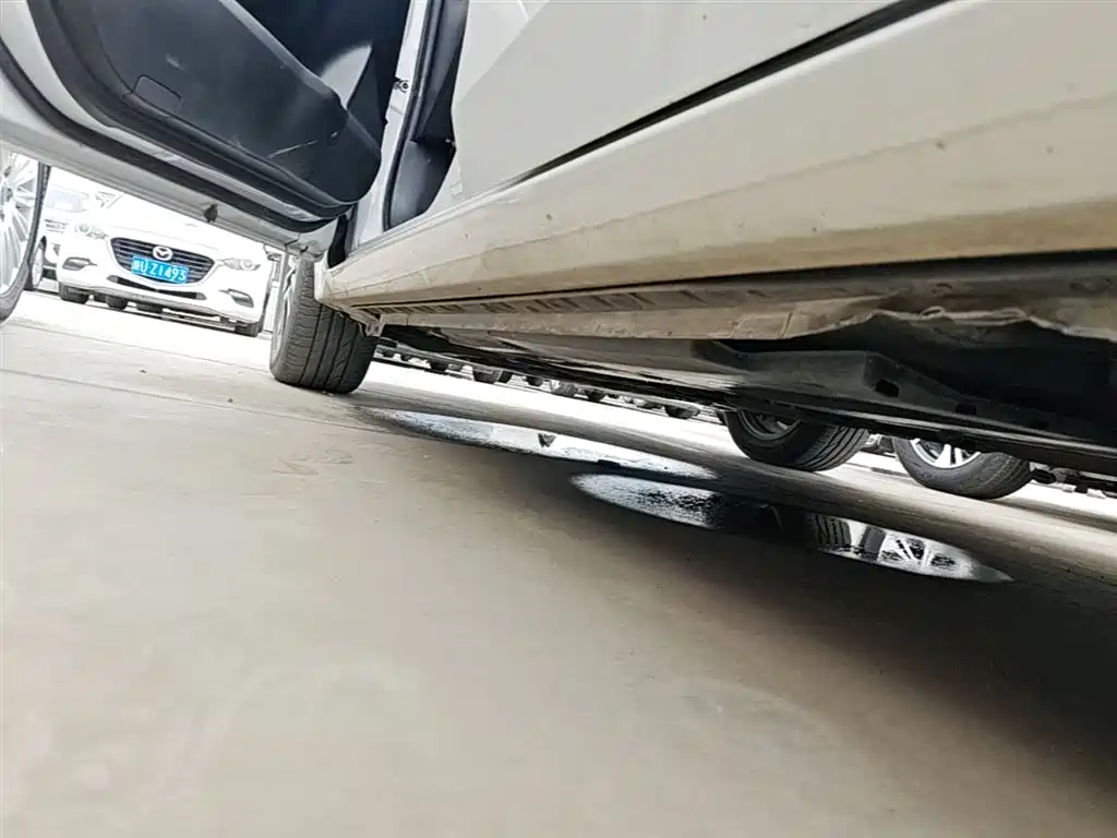 Toyota Corolla Twin Engine E+ 2019 1.8L E-CVT Leading Edition — фото 21