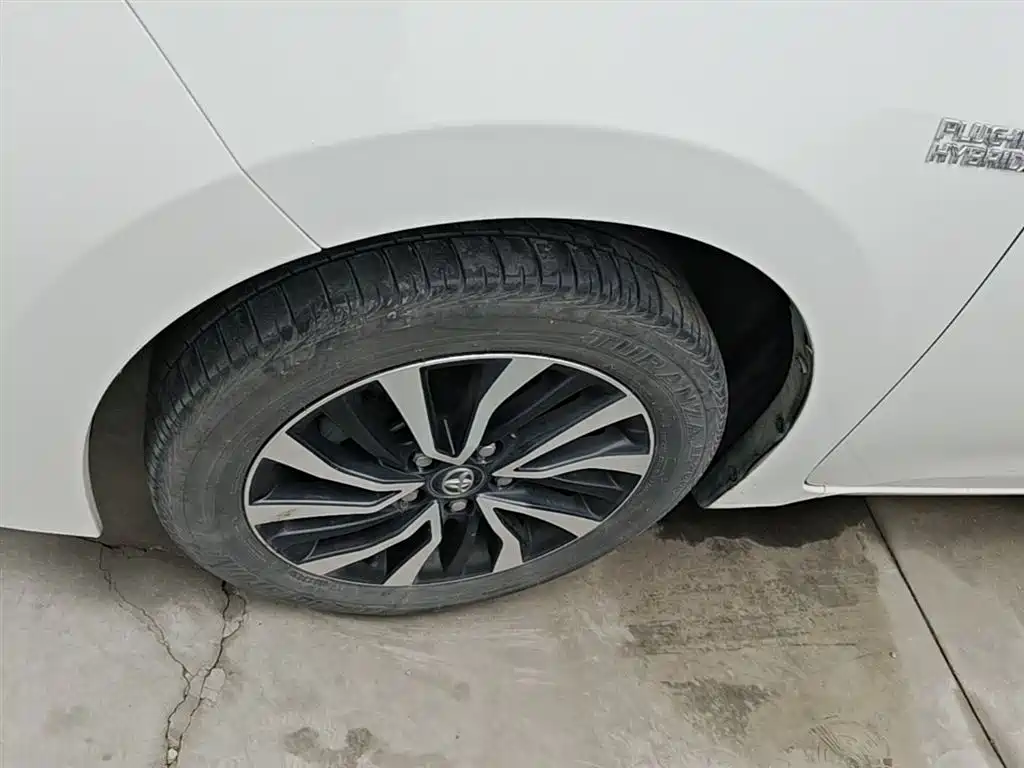 Toyota Corolla Twin Engine E+ 2019 1.8L E-CVT Leading Edition — фото 22
