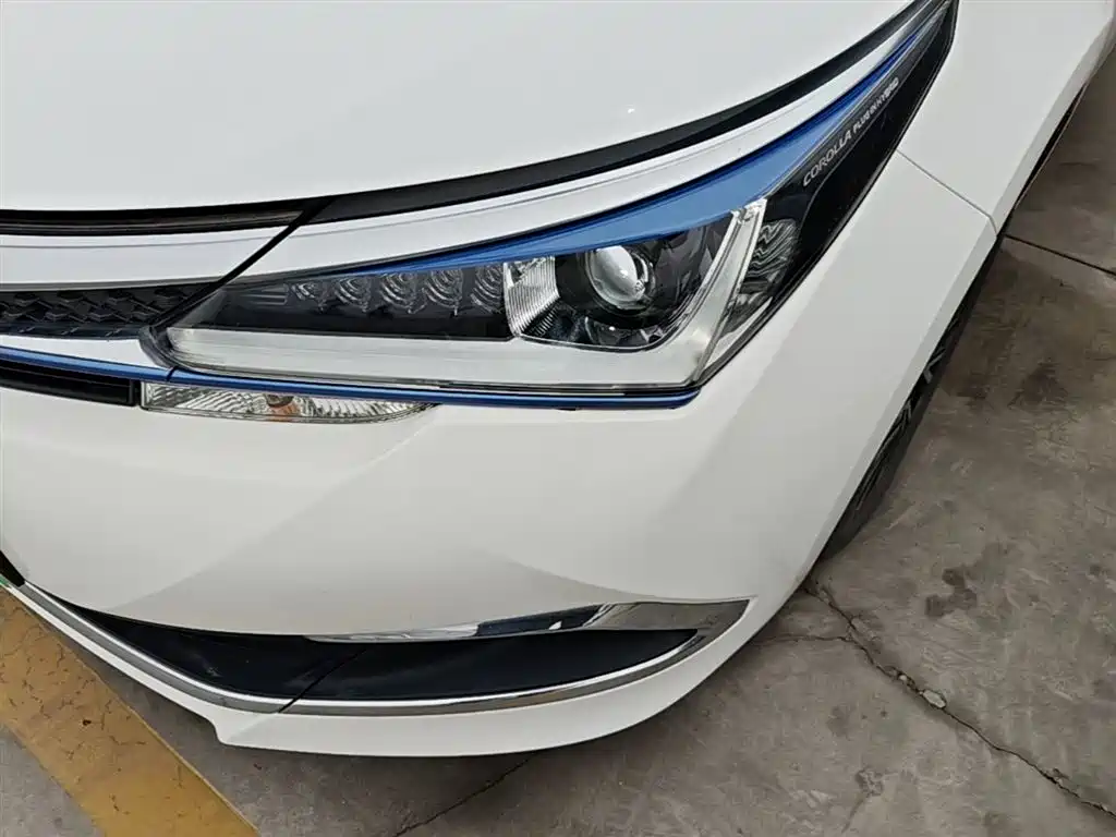 Toyota Corolla Twin Engine E+ 2019 1.8L E-CVT Leading Edition — фото 23