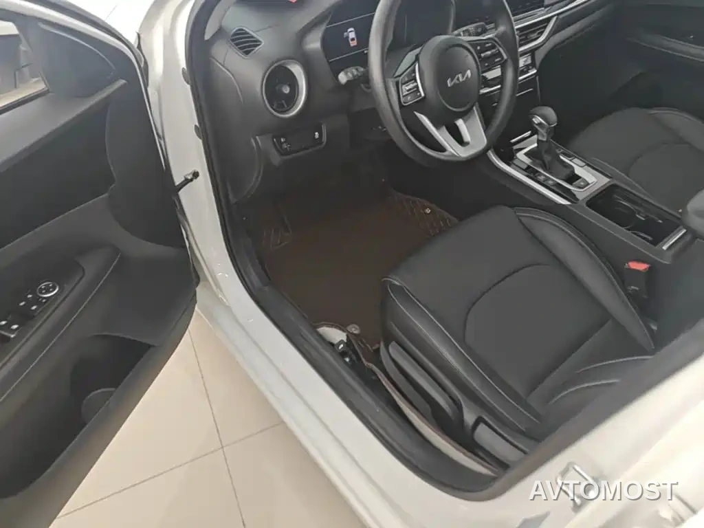 Kia K3 2021 Facelift 1.5L CVT Fashion Edition — фото 7