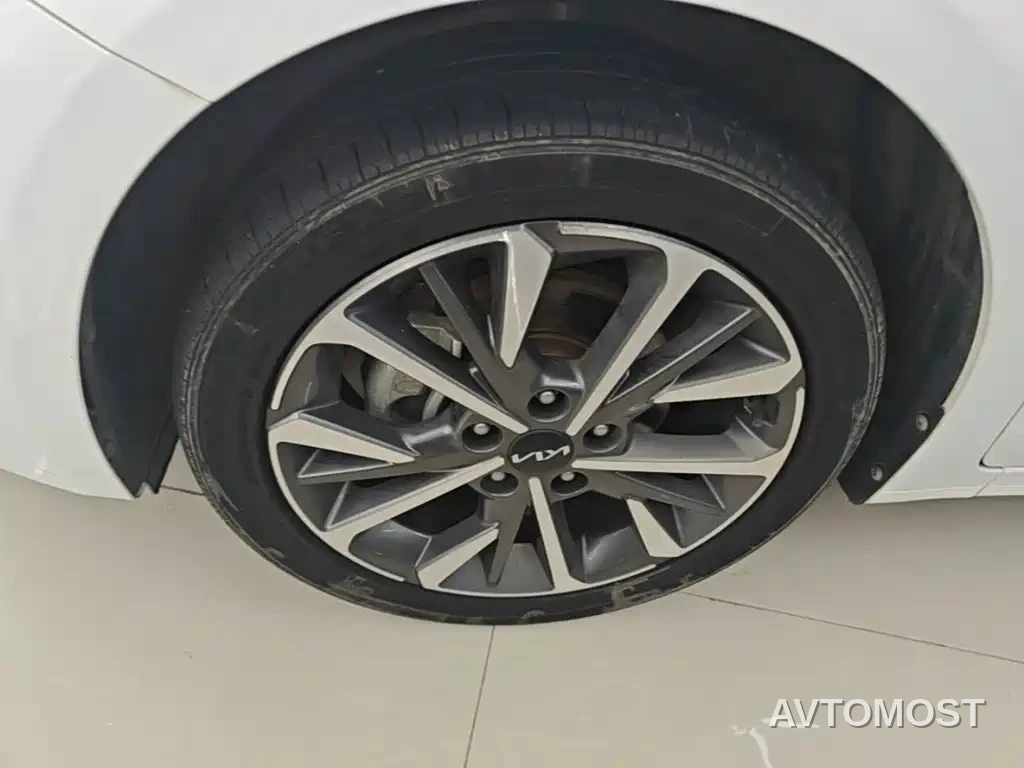 Kia K3 2021 Facelift 1.5L CVT Fashion Edition — фото 18