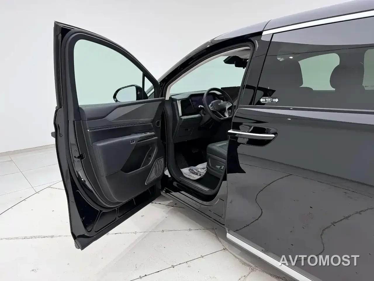 BYD M9 2025 Model 1060 Pilot Edition — фото 14