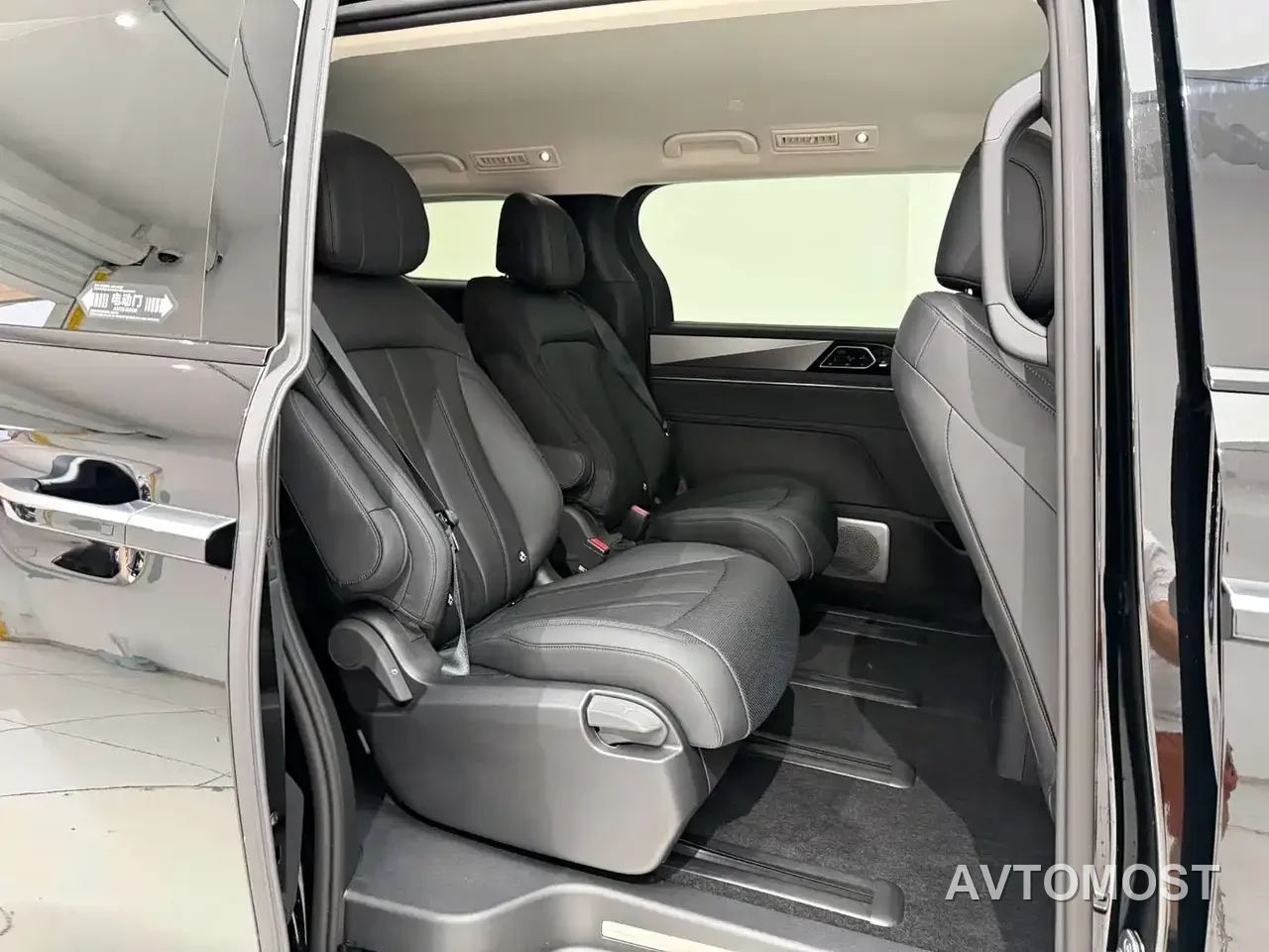 BYD M9 2025 Model 1060 Pilot Edition — фото 17