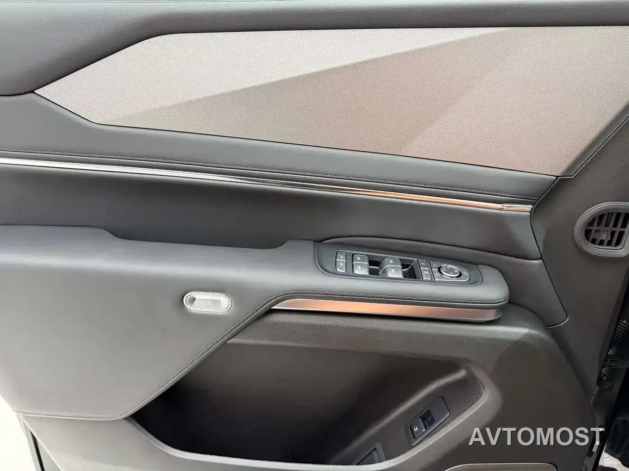 BYD M9 2025 Model 1060 Pilot Edition — фото 22