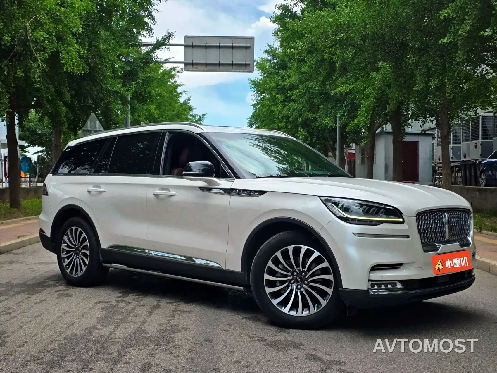 Lincoln Aviator 2023 3.0T V6 AWD Elegance Cruise Edition 7-Seater — фото 3