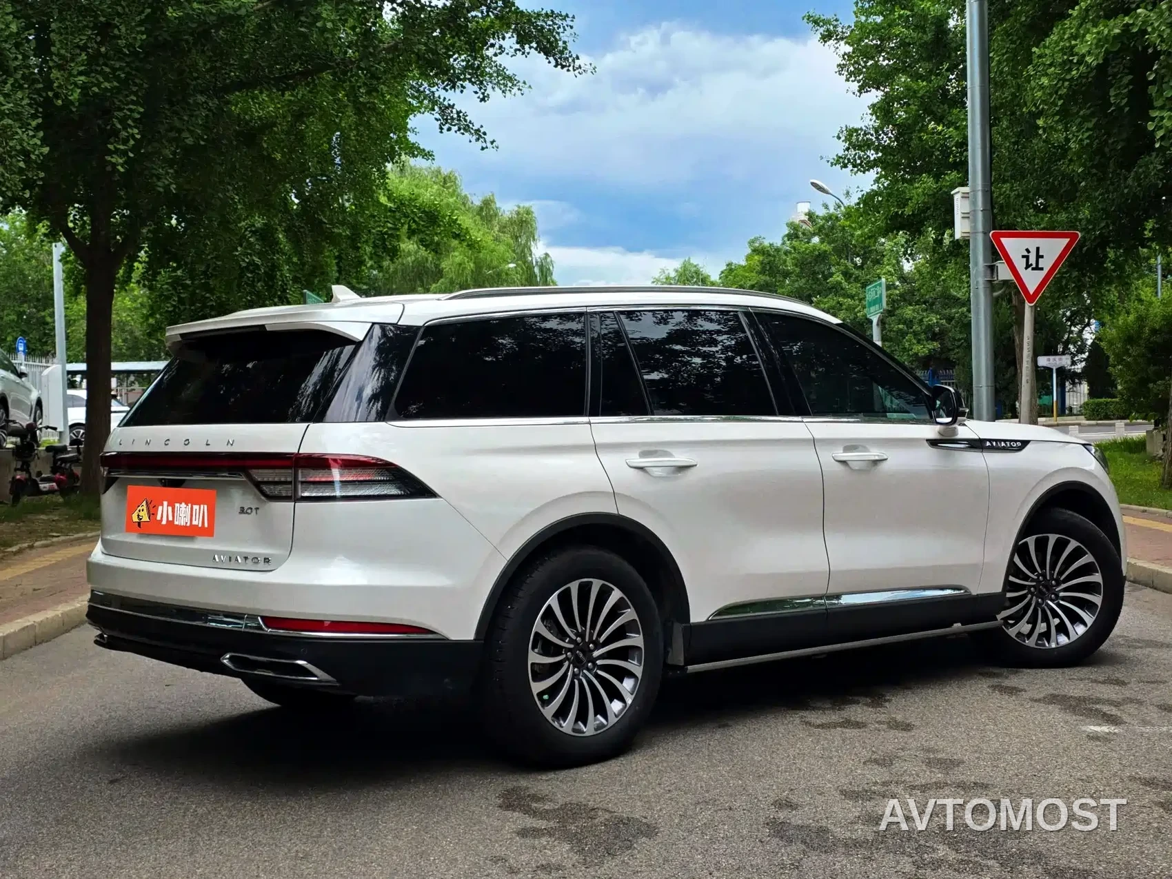 Lincoln Aviator 2023 3.0T V6 AWD Elegance Cruise Edition 7-Seater — фото 4