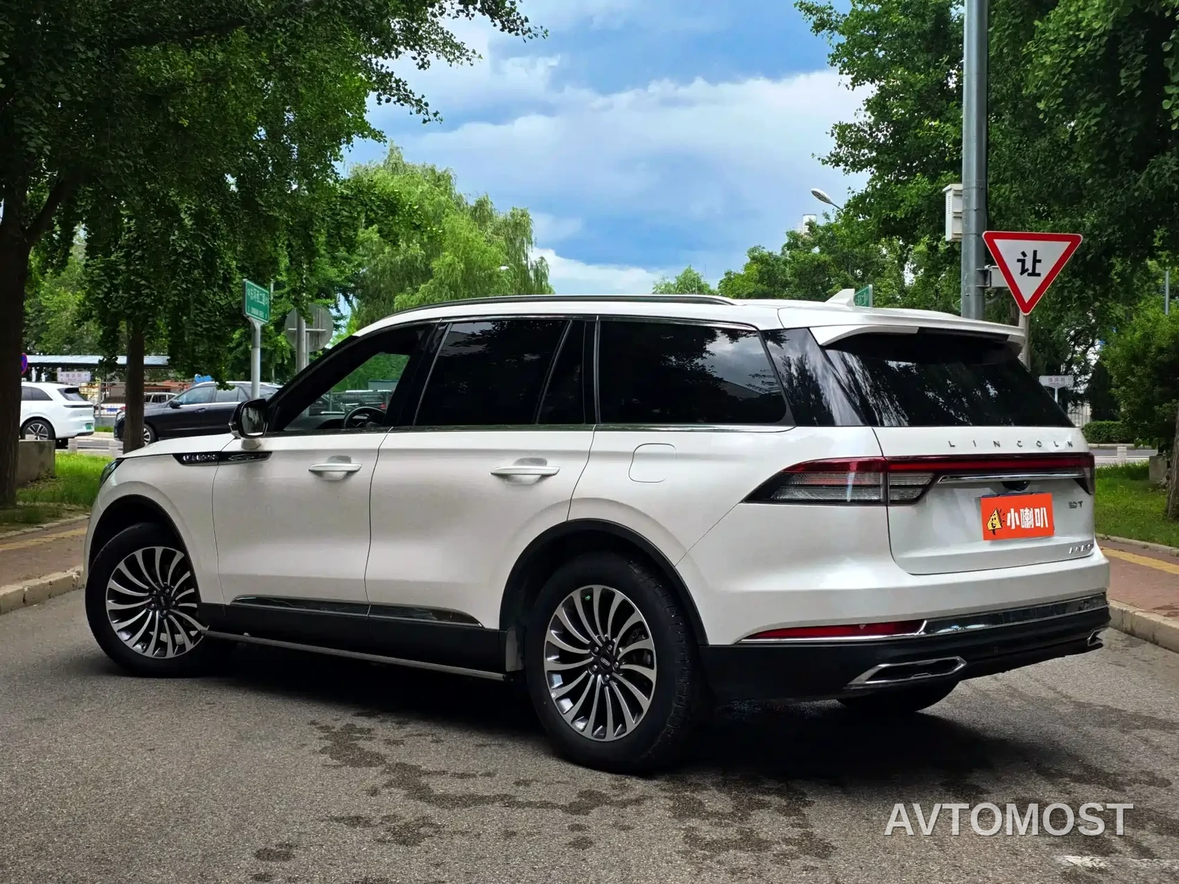 Lincoln Aviator 2023 3.0T V6 AWD Elegance Cruise Edition 7-Seater — фото 6