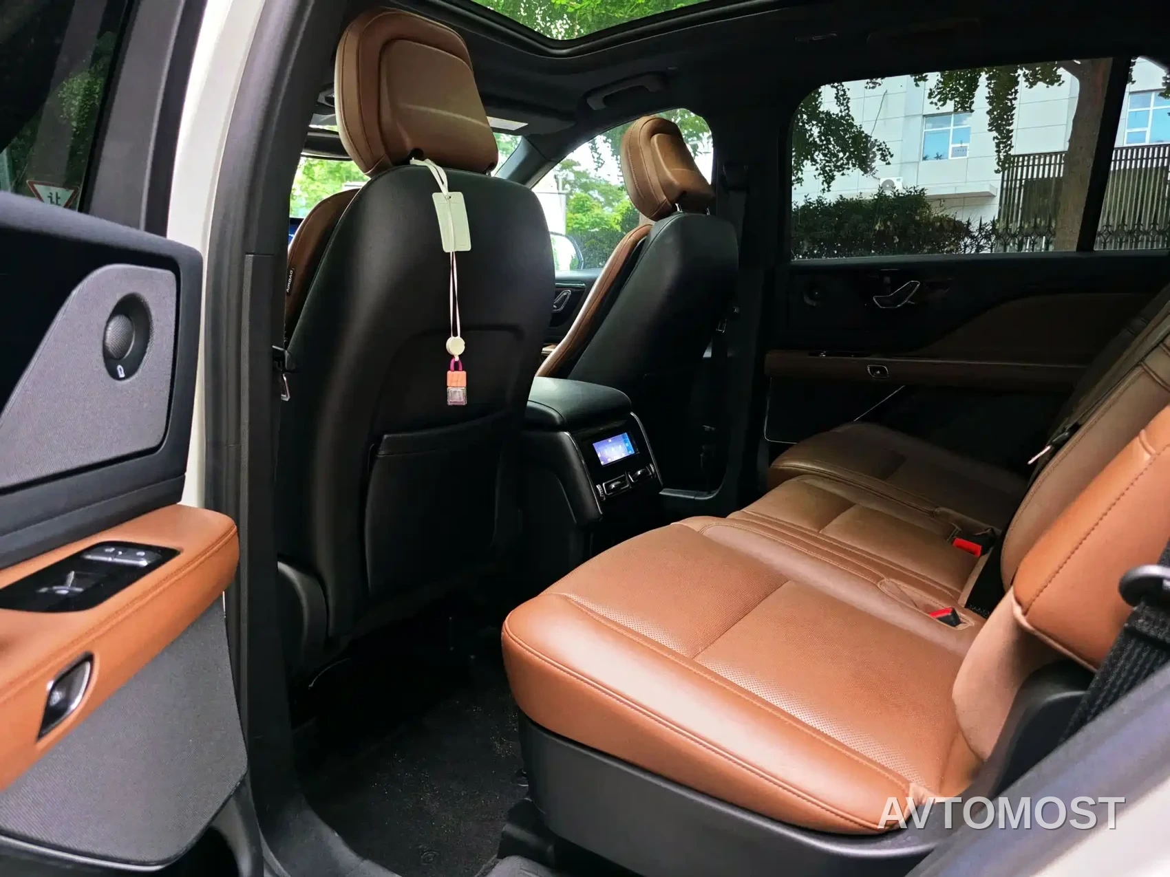 Lincoln Aviator 2023 3.0T V6 AWD Elegance Cruise Edition 7-Seater — фото 11